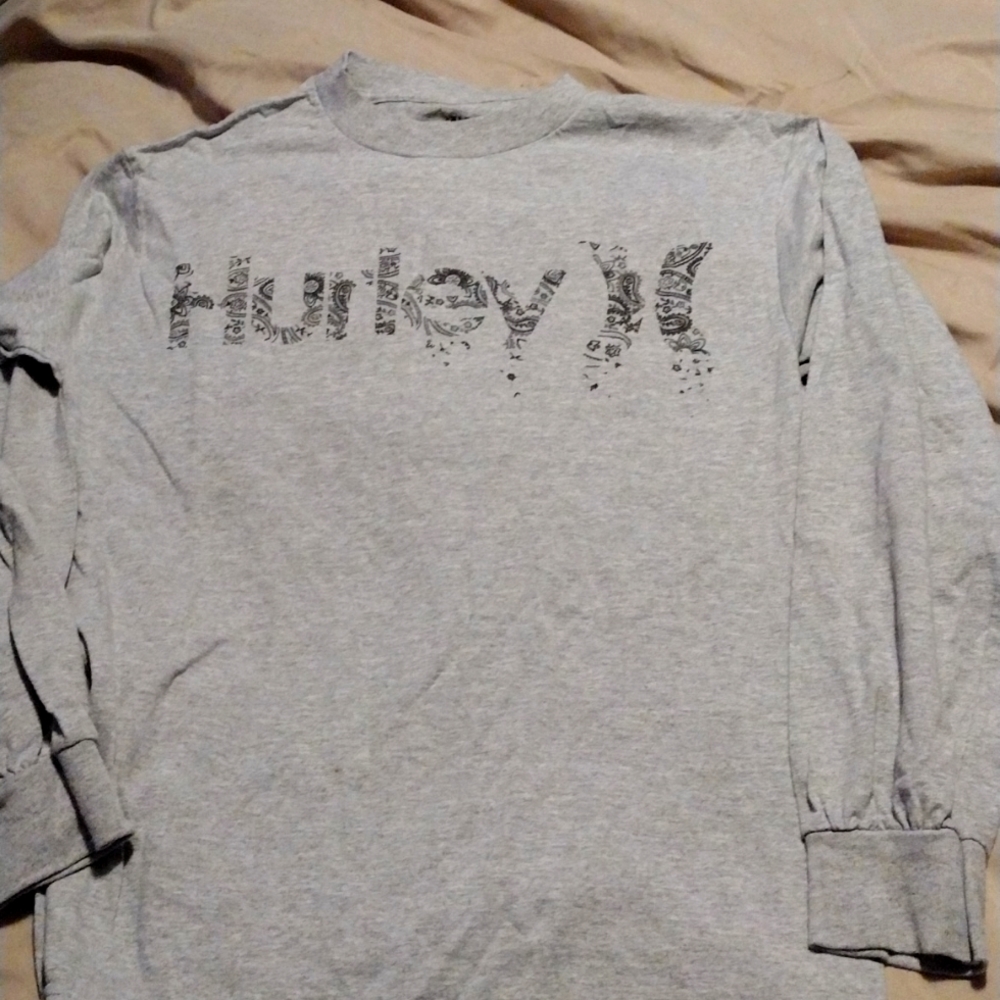 *3/$20 BUNDLE DEAL CLOSET CLEAN OUT* Vintage Hurley long sleeve T-shirt Small